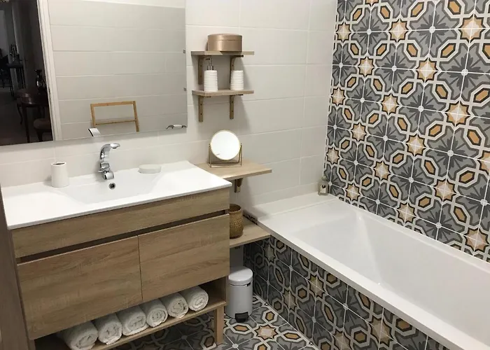 Climatisé F3 Proche Port Et Aéroport Apartamento