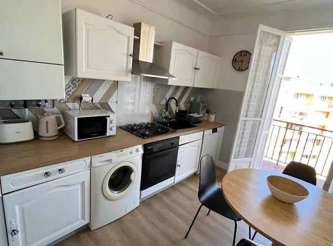 Climatisé F3 Proche Port Et Aéroport