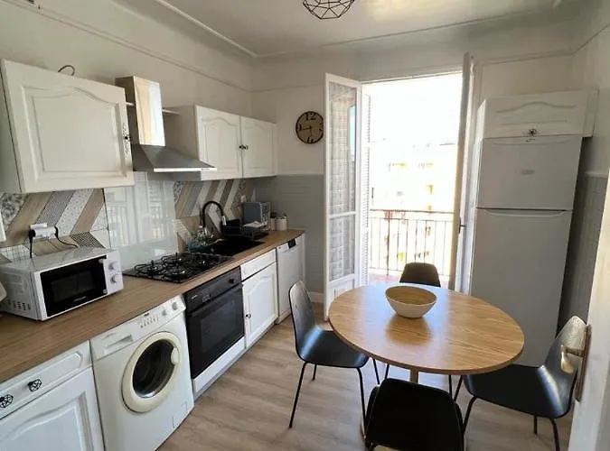 Climatisé F3 Proche Port Et Aéroport Ajaccio (Corsica)