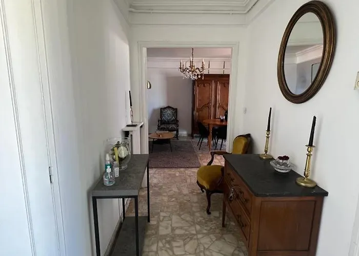 Climatisé F3 Proche Port Et Aéroport *