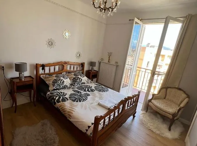 Climatisé F3 Proche Port Et Aéroport Ajaccio (Corsica)